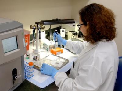Medical technologist Giovi Hidalgo works with stem cells in the lab.