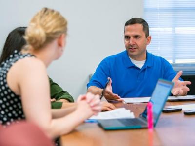 Don Helme discusses with a focus group.